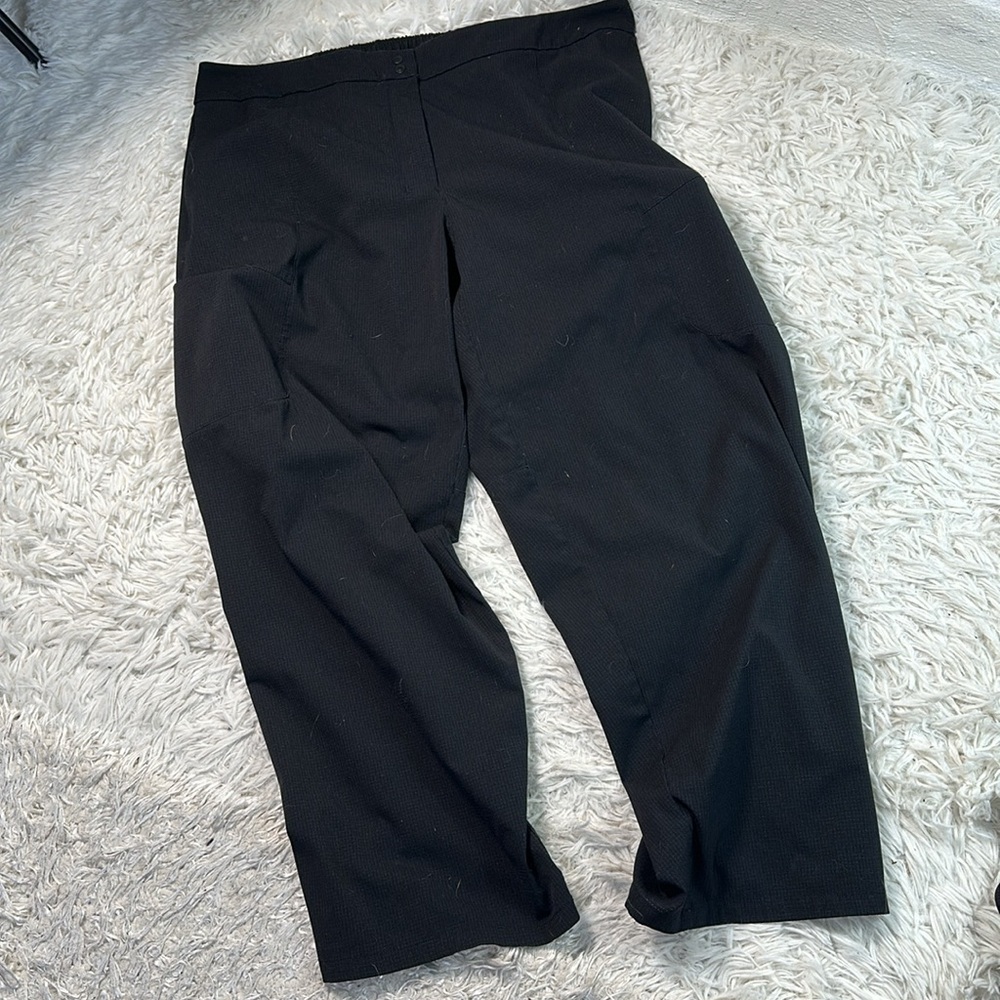 Lululemon Ventlight Cargo Mid Rise Crop 26" Black